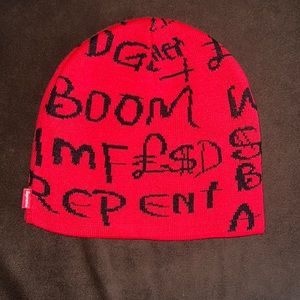 Supreme Hat Black/Red Ark Beanie✨